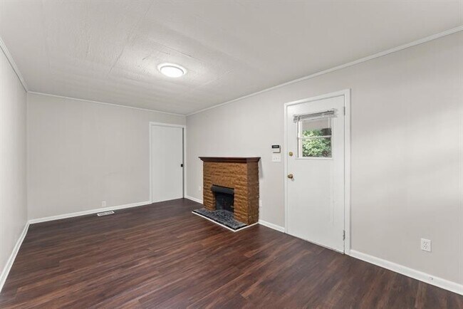 Building Photo - 2352 Elmwood Cir SE