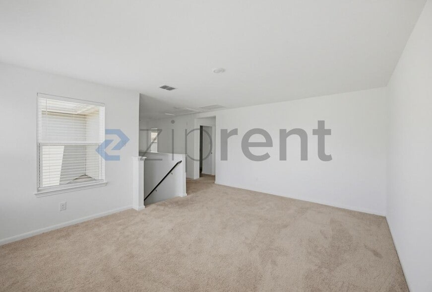 Building Photo - Unit