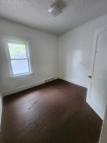 Building Photo - 450 E 149th St