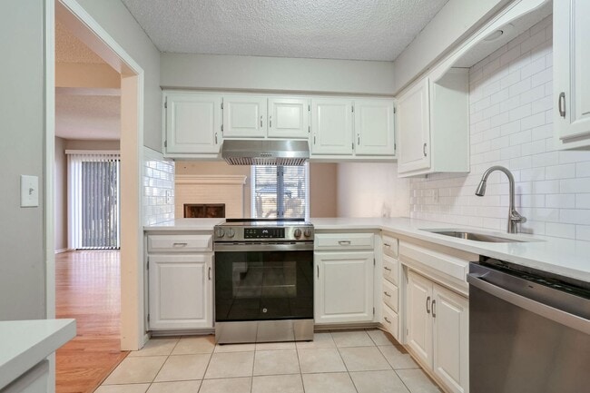 Building Photo - 10814 W 116th St