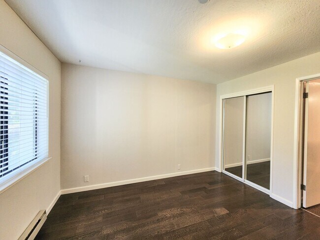 Building Photo - 2 bedroom 2 bath condo home in North San Mateo