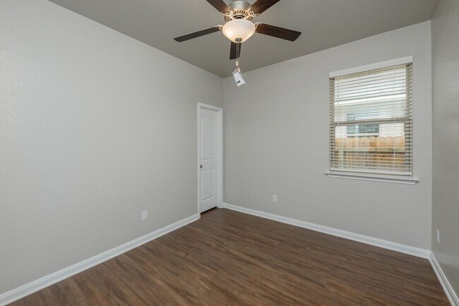 Building Photo - Beautifully designed and thoughtfully main...