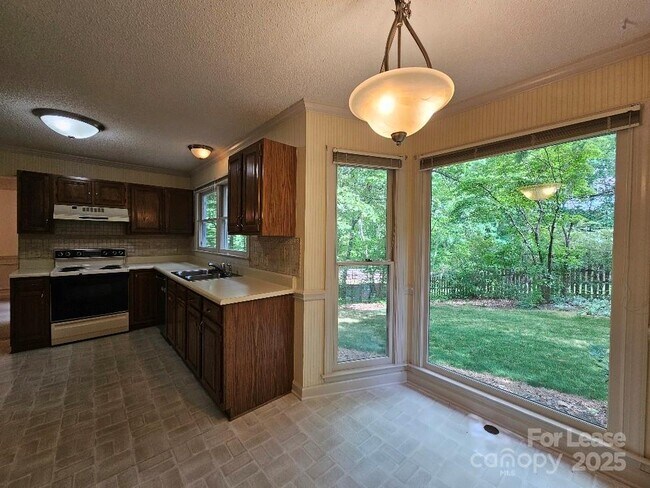 Building Photo - 4015 Brownes Ferry Rd