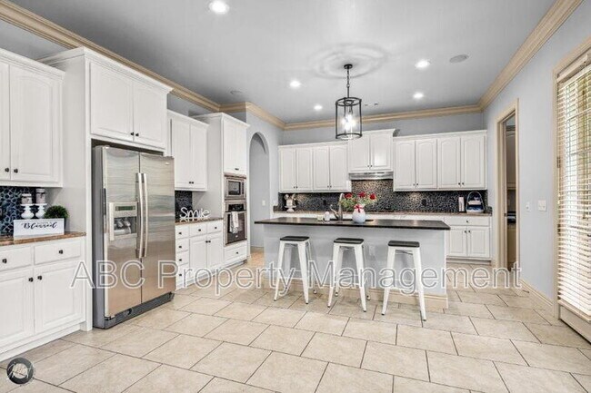 Building Photo - 5106 Sloan Cir