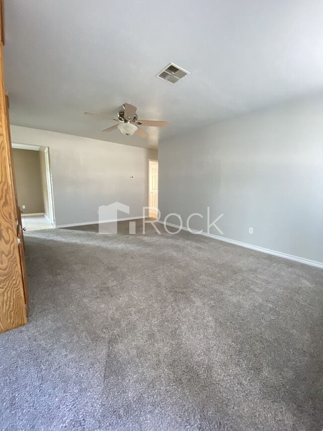 Building Photo - 3 bedroom/2 bathroom home in Moore Schools
