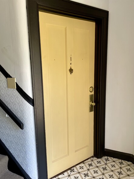 Private entrance in front (pictured) and in rear of building - 3514 Mooney Ave
