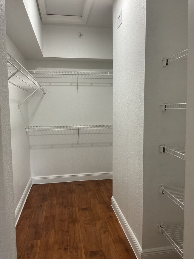 Building Photo - Great Location, Great Savings! Up to $2,000 Move-In Incentive + No Utility Connection Fee