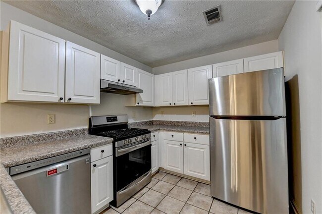 Building Photo - 3112 Sentinel Cir