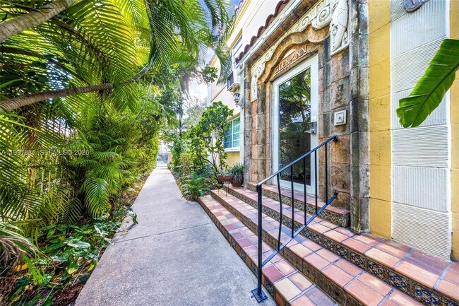 Building Photo - 844 Jefferson Ave