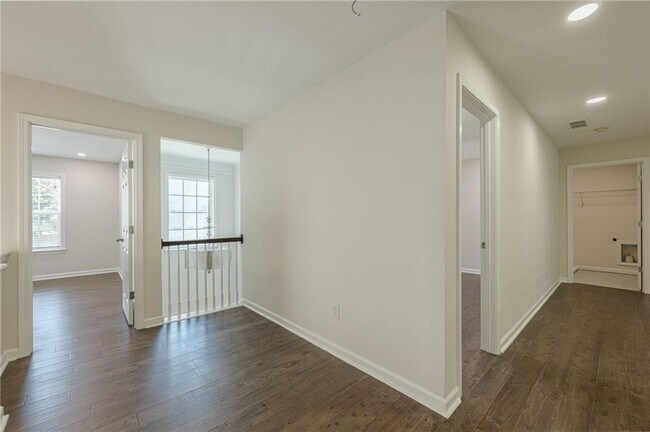 Building Photo - 4720 Shiloh Springs Rd