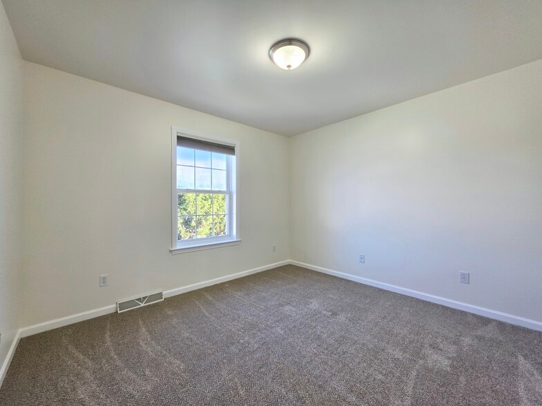 Building Photo - 521 Fox Ridge Ln