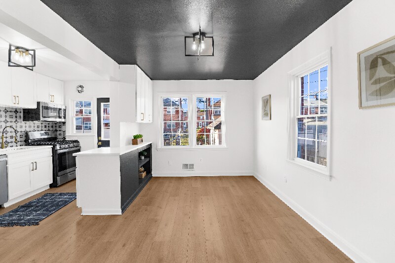 Building Photo - 2221 Coralthorn Rd