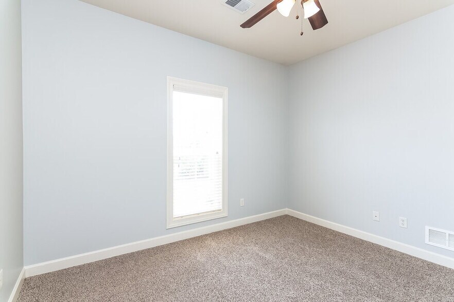 Building Photo - 3317 Champion Hills Dr