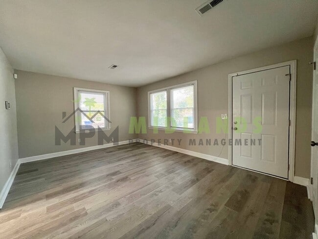 Building Photo - 6811 Doby Dr