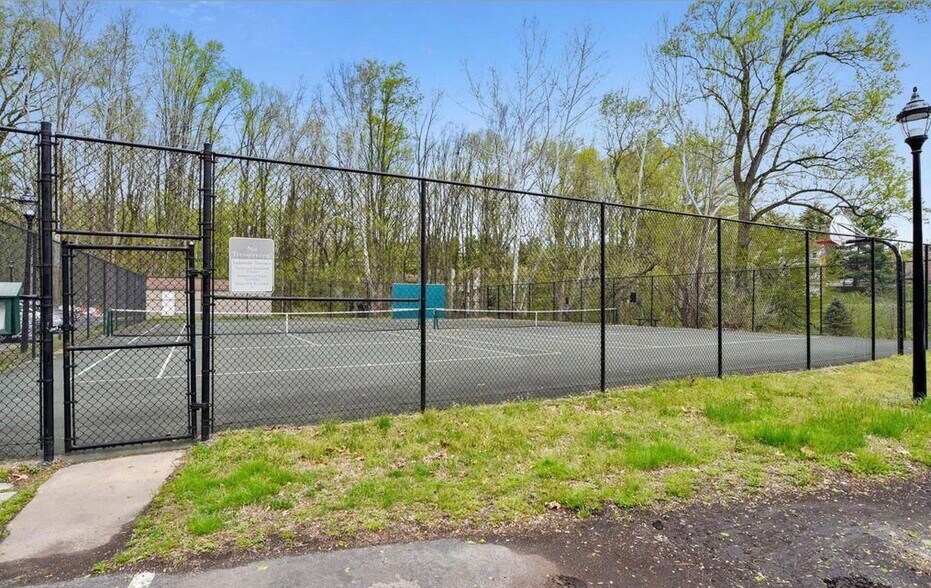 Tennis court1 - 7505 Democracy Blvd