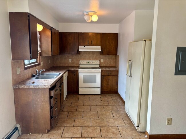 Building Photo - 1624 Azalea Dr