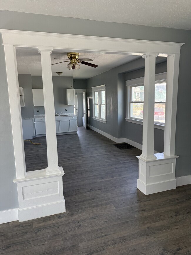 Building Photo - 2239 N Sheridan Rd