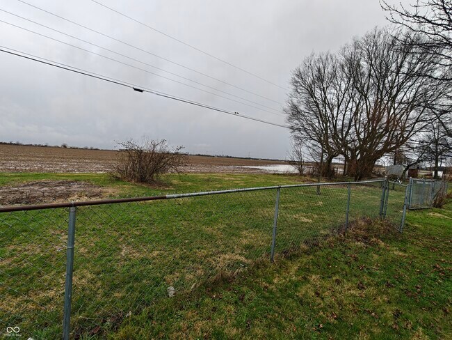 Building Photo - 2183 S Fairview Dr