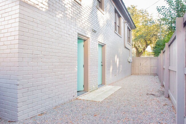 Building Photo - 118 W 36th St