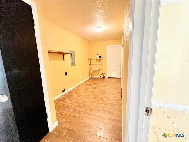 Building Photo - 1006 Missouri Ave