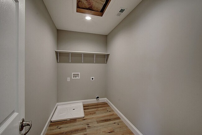 Building Photo - Newer construction single family home for lease!