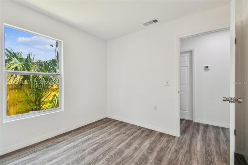 Building Photo - 908 E Cayuga St