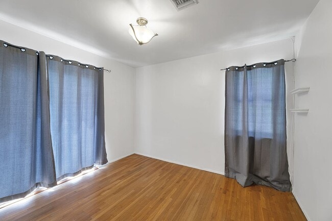 Building Photo - Great 3 Bedroom Home with Large Lot and NO...