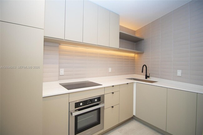 Building Photo - 2899 Collins Ave