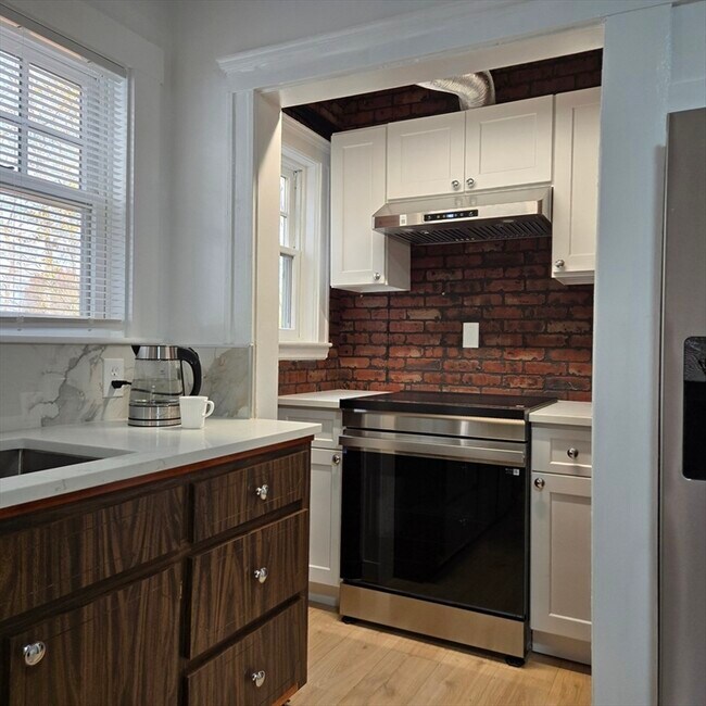 Building Photo - 22 Hope Ave