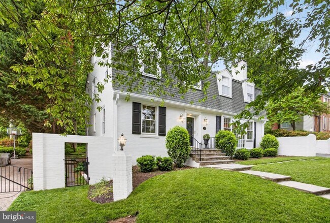 Building Photo - 5973 Searl Terrace