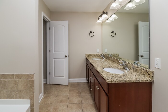Building Photo - 13748 Cedar Pond Cir