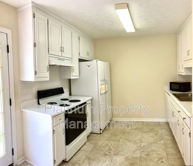 Building Photo - 1022 Windsor Dr