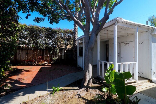 Building Photo - Lincoln Avenue