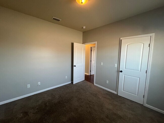 Building Photo - Fountain Crest Subdivision!