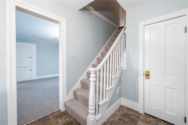 Building Photo - 1253 Fairport Rd