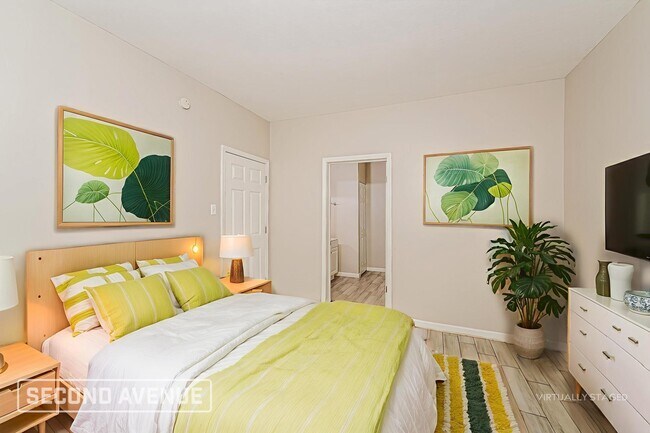 Building Photo - 544 7th St S