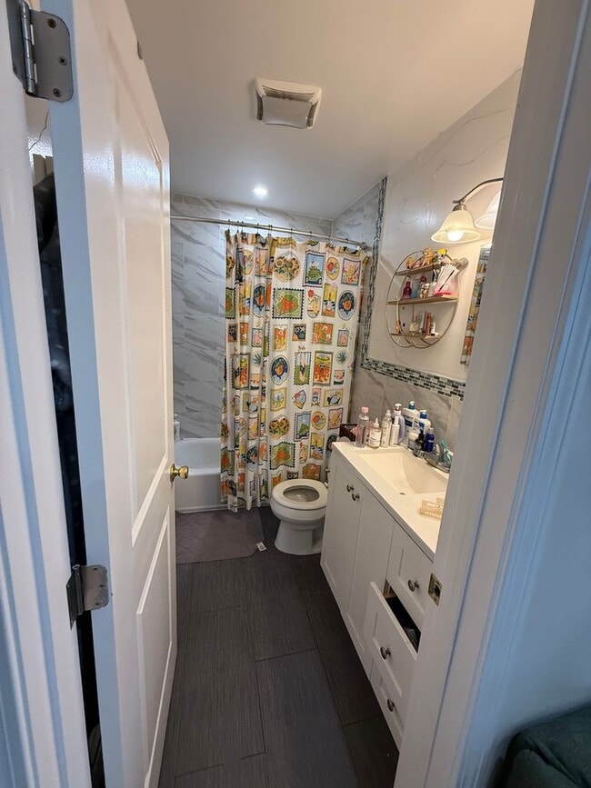 Building Photo - No Brokers Fee, Heat, Hot Water Included, One Bedroom Unit Plus Extra Room, Pets Friendly
