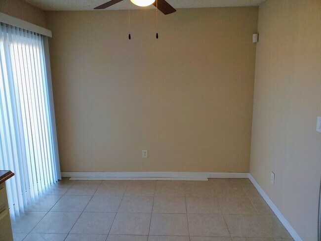 Building Photo - Nice 2-Story 2-Bedroom Condo Available in Grand Terrace!