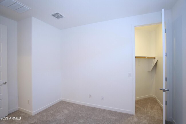 Building Photo - 2540 W Sunland Ave