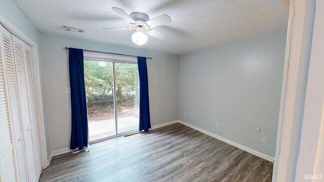 Building Photo - 733 E Sherwood Hills Dr