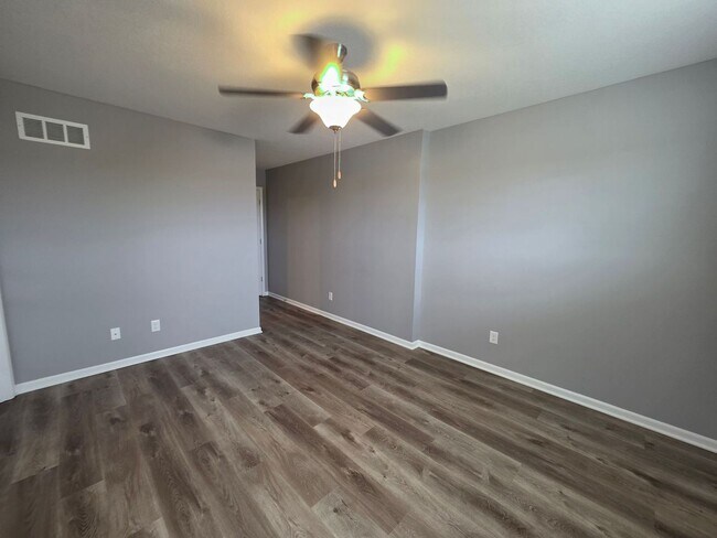 Building Photo - Coming Soon - Spacious 3 Bedroom Townhome with Garage