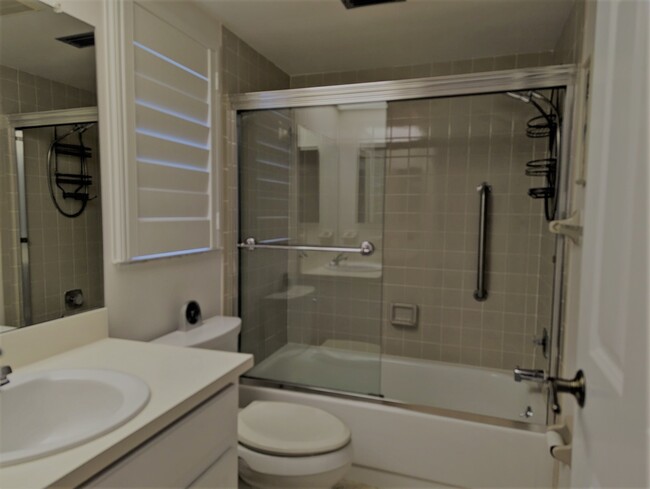 Building Photo - 11650 Capri Cir S