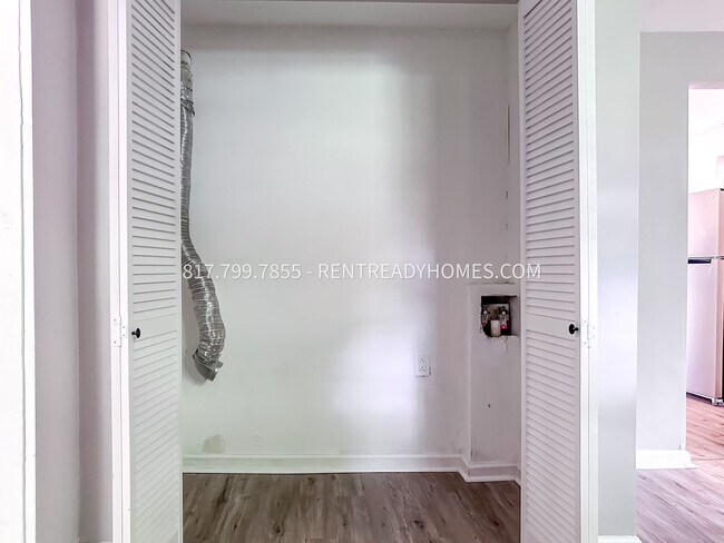 Building Photo - 1420 Rayfield Dr