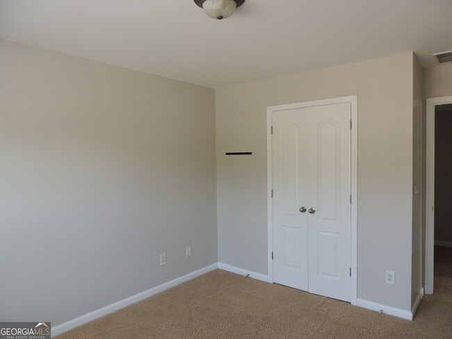 Building Photo - 450 MacLand Dr