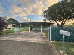 Building Photo - Newly Updated Gorgeous 3 Bed, 1.5 Bath Single Family House in Pearl City Available Now!