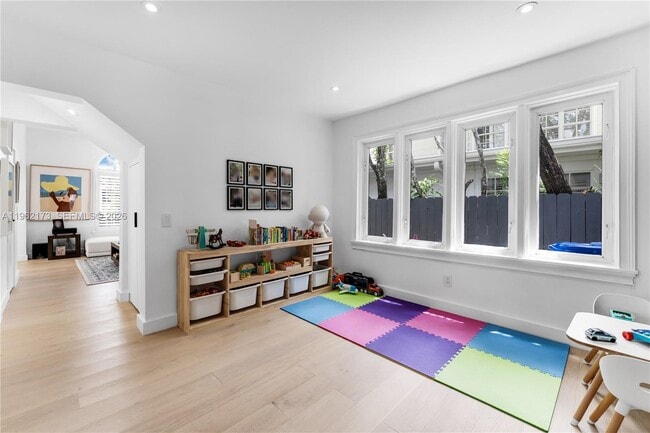 Building Photo - 1826 Fairhaven Pl