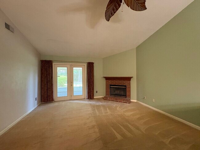 Building Photo - 460 Merlin Ct