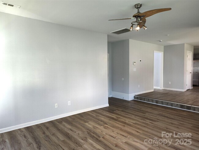 Building Photo - 3627 Pauline Ln