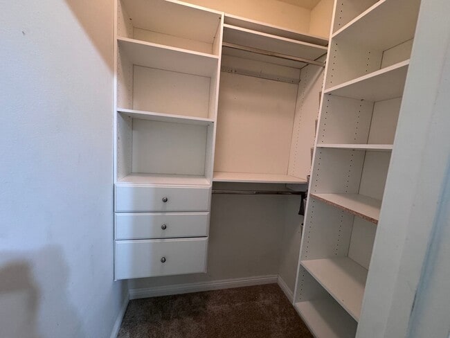 Building Photo - Beautiful 3 Bedroom, 2 1/2 Bath Condo, In Riverside