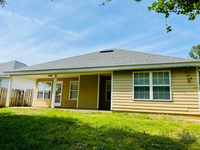 Building Photo - 2031 Sunny Dale Dr